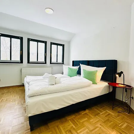 Rothenfelder Duo- 16 Personen- 2 Wohneinheiten- Parkplatz- Waschmaschine Apartmán